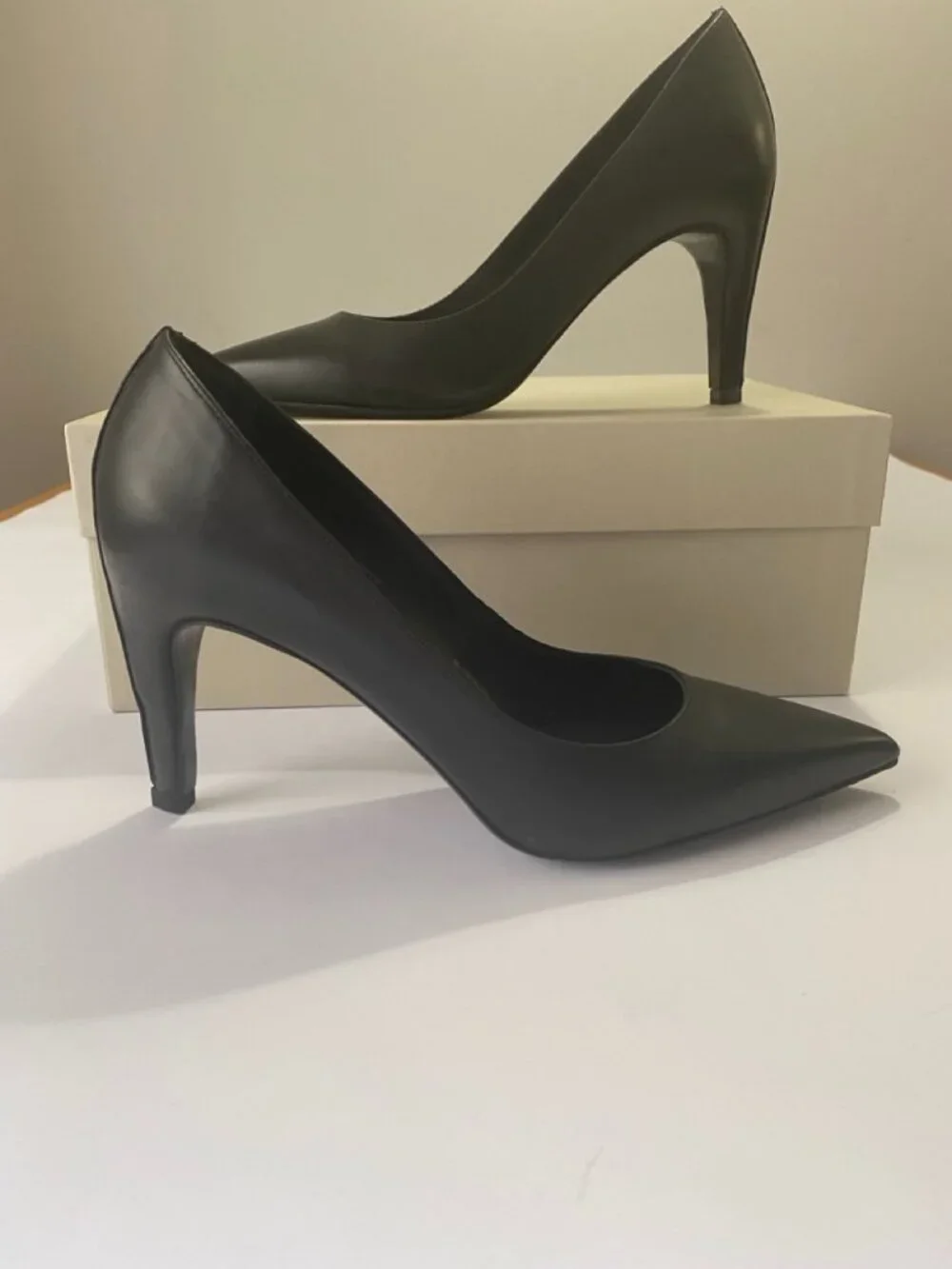 COS Pointed leather heels